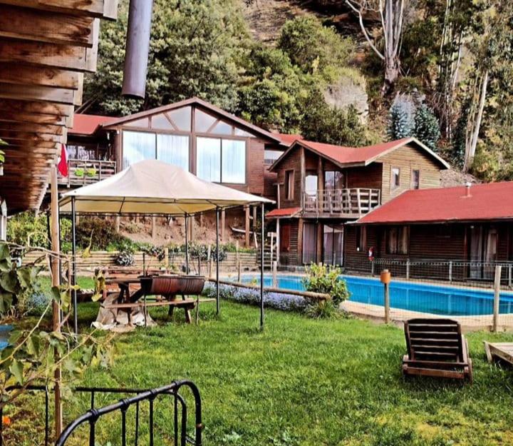 Piscina y jardines — Ecoturismo Lemunantu